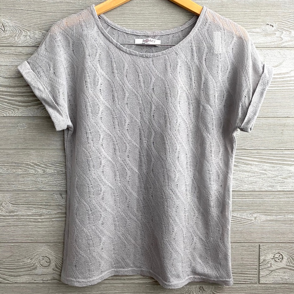 Open knit cuffed sleeve short sleeve top